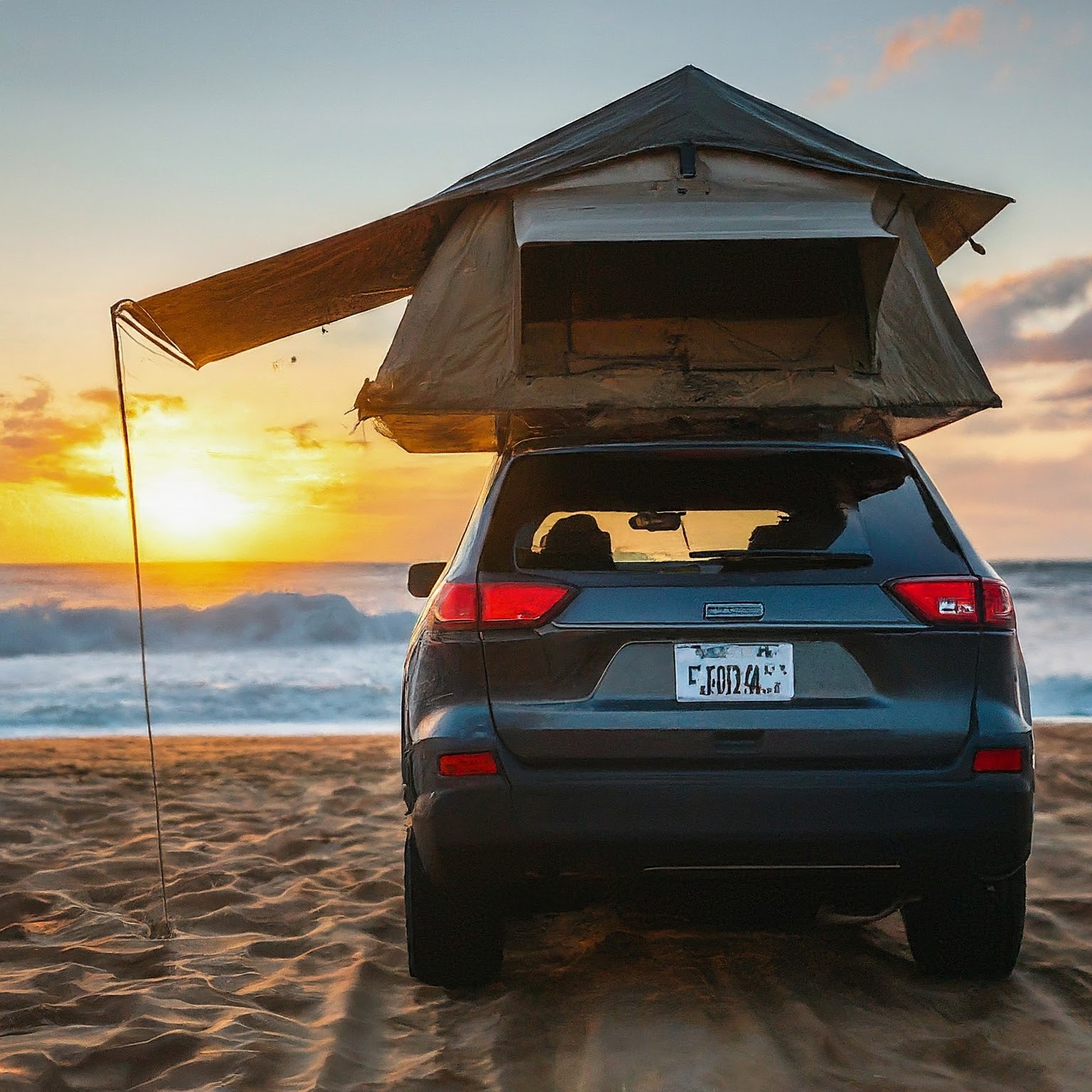 You are currently viewing Tent vs. Rooftop Tent: Which is Better for Car Camping?